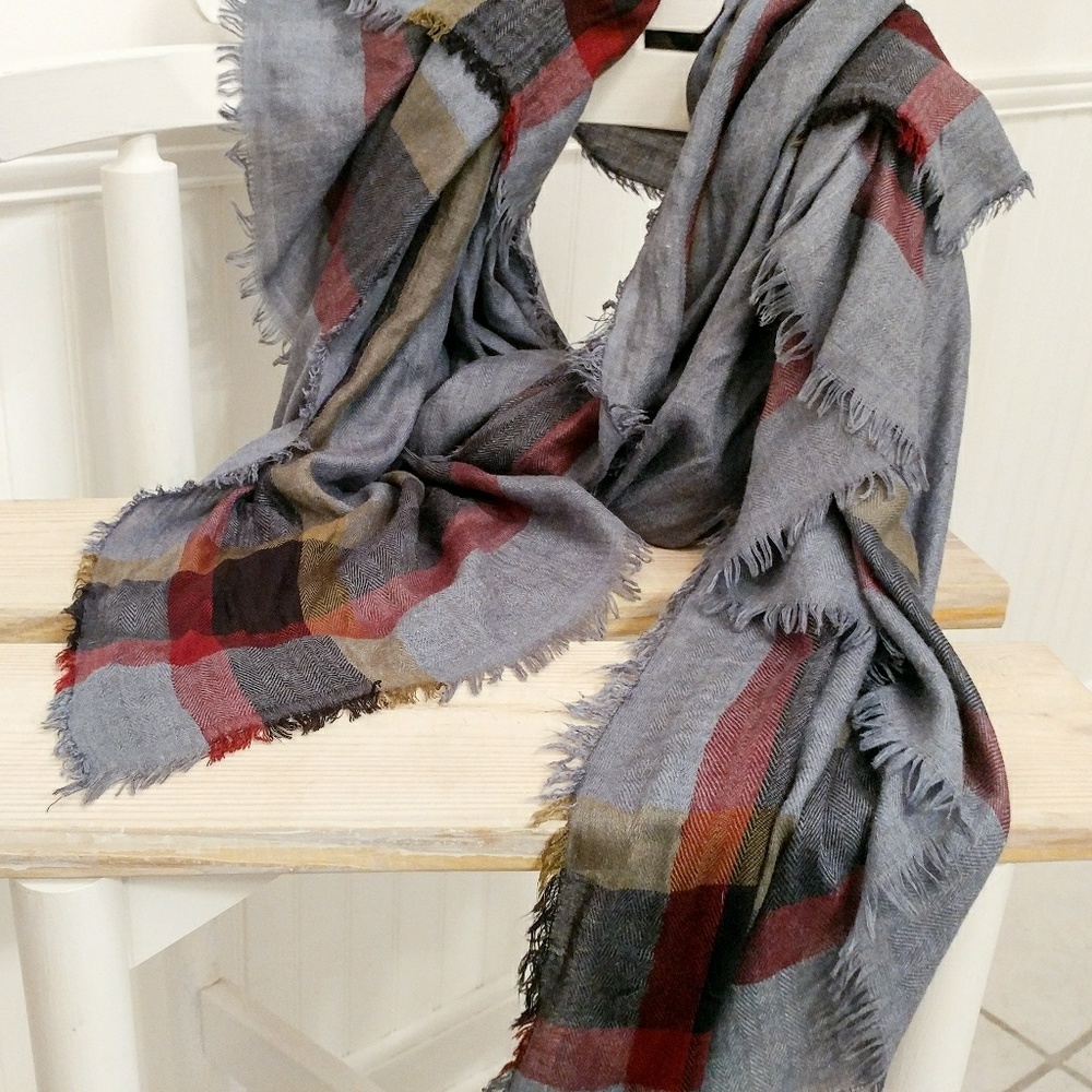 Very Large Scarf - Picture 3 of 4
